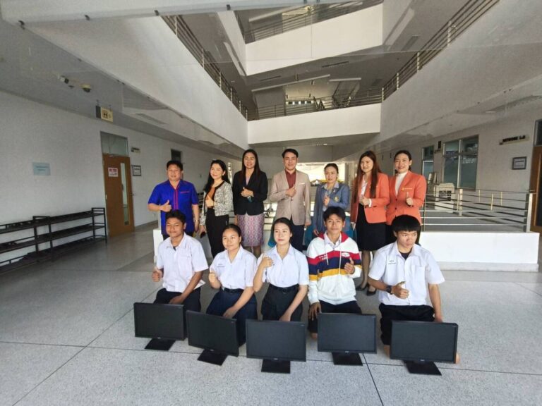 มอบอุปกรณ์คอมพิวเตอร์ จำนวน 5 เครื่อง จากคณะวิทยาการจัดการและเทคโนโลยีสารสนเทศ มหาวิทยาลัยนครพนม
