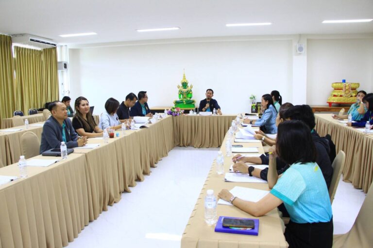 สพม.นครพนม จัดประชุมเตรียมความพร้อมการดำเนินการรับสมัครคัดเลือกบุคคลเพื่อบรรจุและแต่งตั้งเข้ารับราชการ ตำแหน่งครูผู้ช่วย กรณีที่มีความจำเป็นหรือมีเหตุพิเศษ ประจำปี พ.ศ. 2568